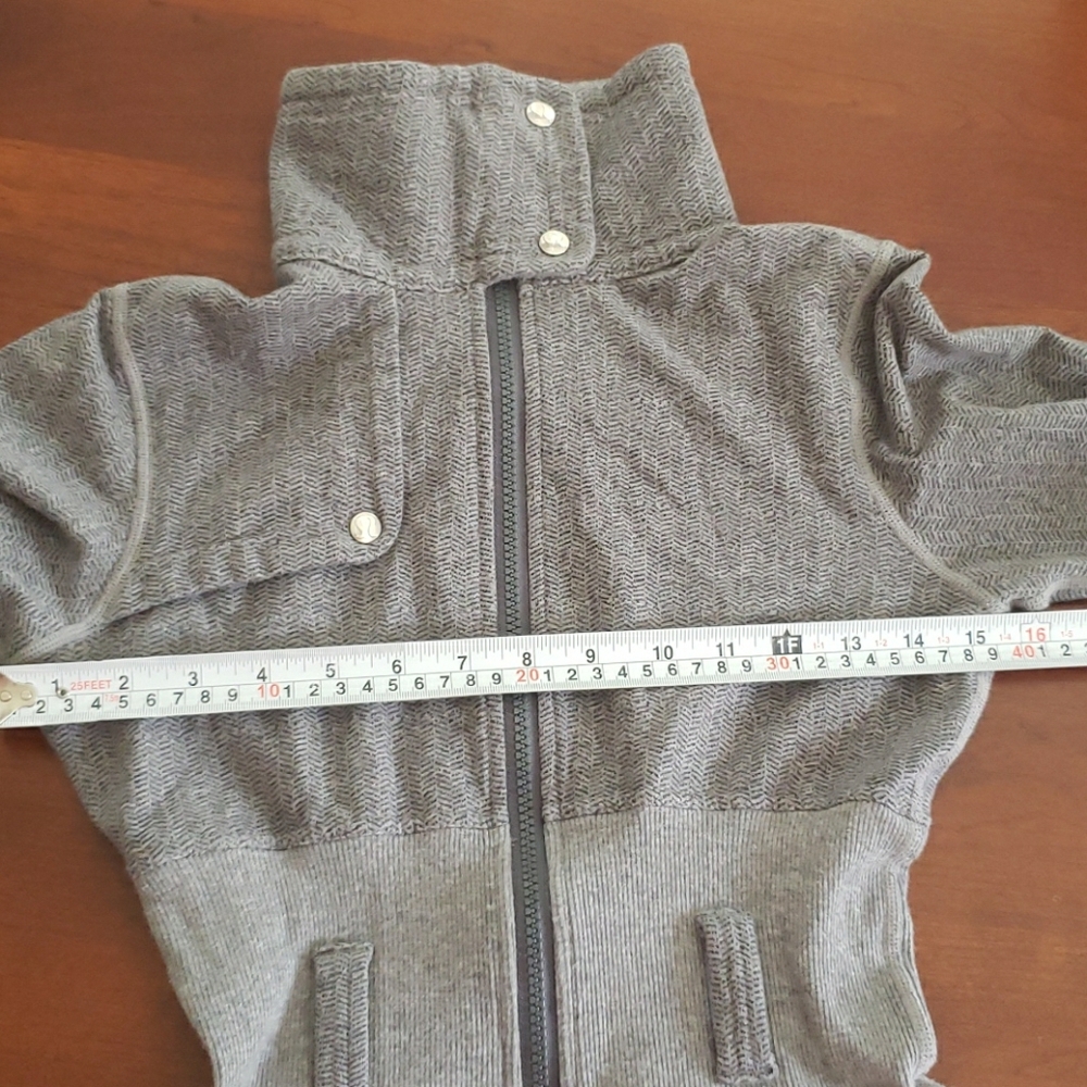 Lululemon Jacket - Picture 12 of 16